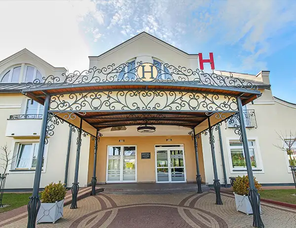Hotel Lotos сыртқы көрінісі